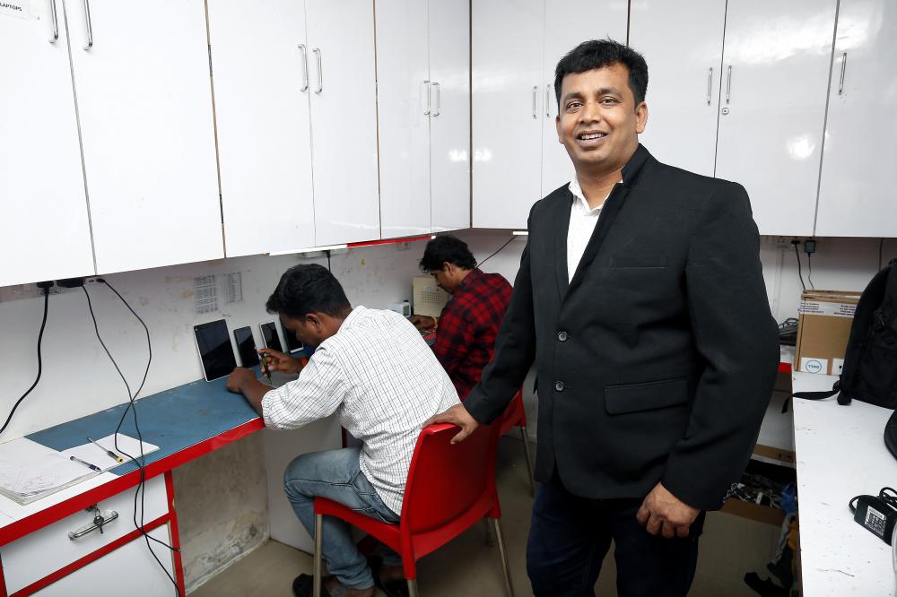 The Weekend Leader - Story of P Balasubramanian, founder, First Call, mobile  phone repair service store chain