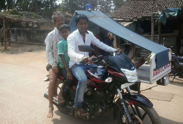 The Weekend Leader - Motorcycle ambulance penetrates deep jungles of Chhattisgarh saving lives  | Culture | Narayanpur (Chhattisgarh)