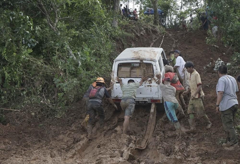 The Weekend Leader - At least 17 killed, 41 missing due to landslides in Indonesia