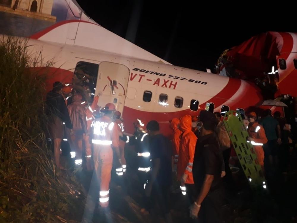 The Weekend Leader - Kozhikode plane crash: Bollywood offers prayers, condolences