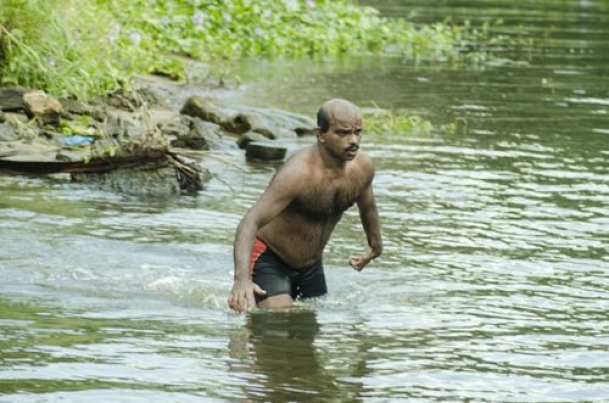 The Weekend Leader - Disabled swimmer on a mission to send out a message against terrorism  | Resilience | Alappuzha (Kerala)