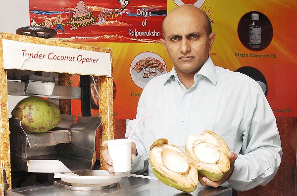 The Weekend Leader - Vinod Mahadeviah | Tender Coconut Breaker and Instant Cooler | Chilled Coconut Water