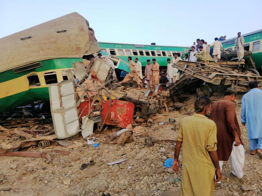 The Weekend Leader - Death toll from Pakistan train collision reaches 62