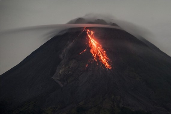 The Weekend Leader - Indonesia's Mt. Merapi emits hot clouds