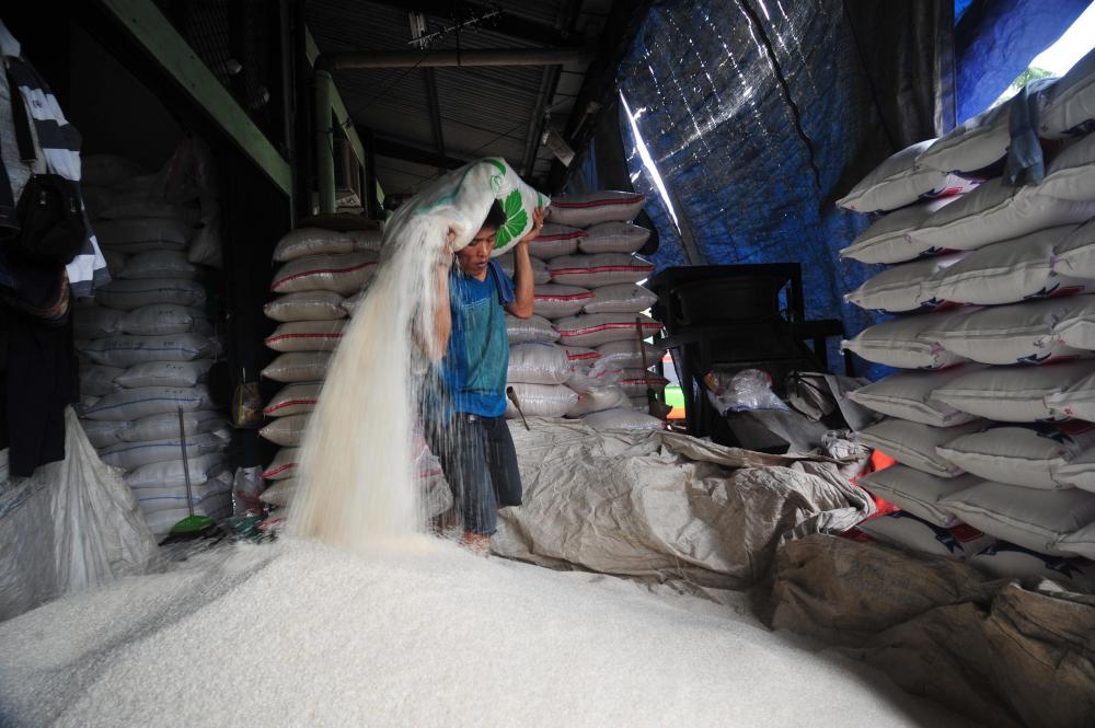 The Weekend Leader - Indonesia to allocate 200,000 tonnes of rice as social aid