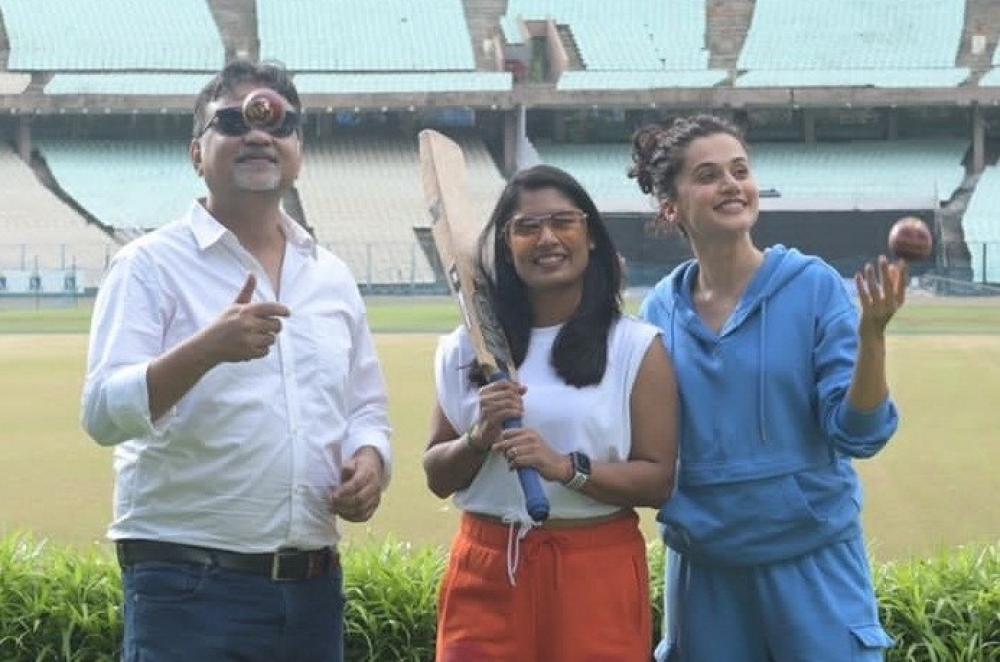 The Weekend Leader - Taapsee visits Eden Gardens with Mithali Raj and 'Shabaash Mithu' director