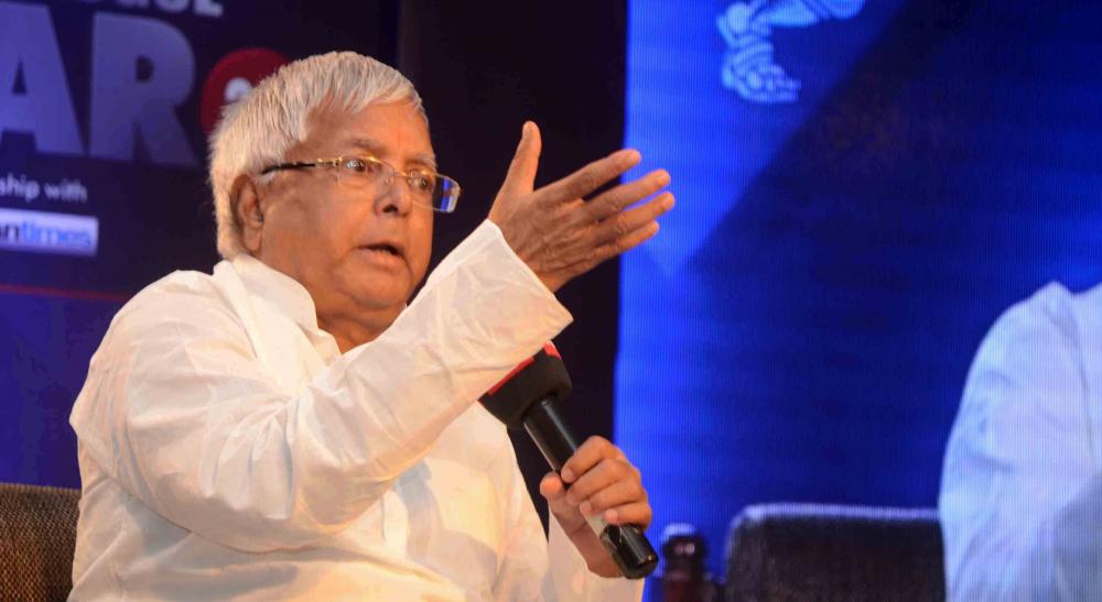 The Weekend Leader - Poster war in Lalu Prasad's family