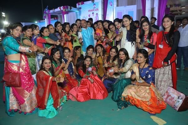 The Weekend Leader - Mahesh Savani, P P Savani Group, Surat Businessman Organises Mass Weddings of Girls 