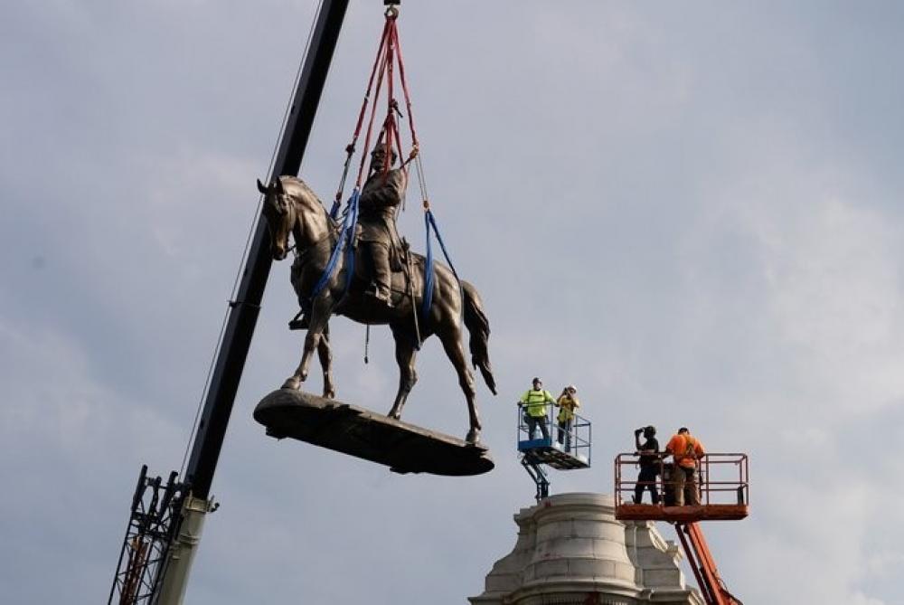 The Weekend Leader - Virginia removes Confederate General's statue from capital city