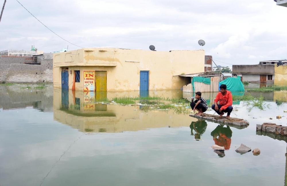 The Weekend Leader - Residents of Hyderabad's flood-hit Osman Nagar feel abandoned