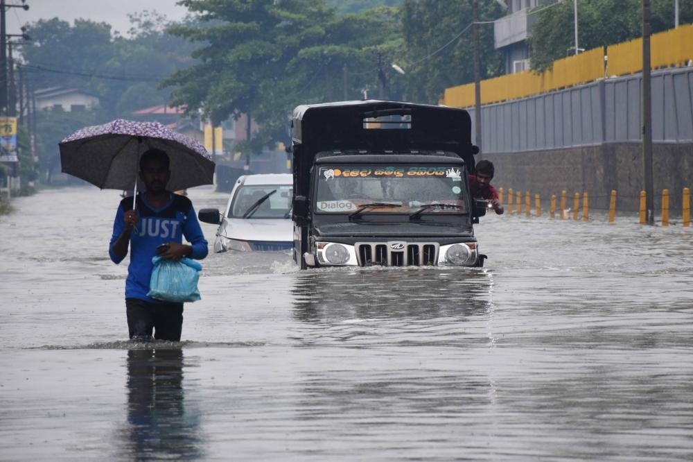 The Weekend Leader - Heavy rain lash Sri Lanka, 6 dead
