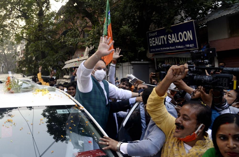 The Weekend Leader - Nadda shown black flags by Trinamool supporters in Kolkata