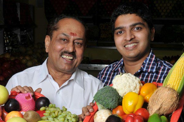 father sold fruits in bus stand, son ceo of Rs 220 crore fruit chain