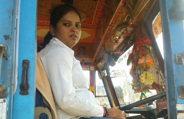 The Weekend Leader - Story of Tabassum Ali, first woman truck driver of Madhya Pradesh