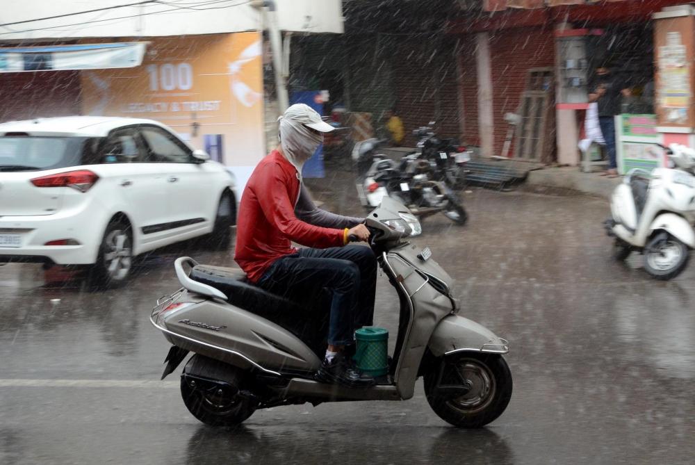 The Weekend Leader - Heavy rains lash Lucknow, parts of UP