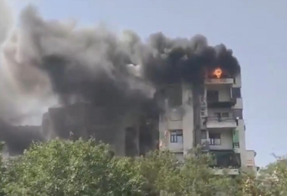 The Weekend Leader - Dwarka Fire: Father, Two Children Die After Jumping From 9th Floor
