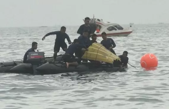 Death toll in shipwreck near Bali reaches 10