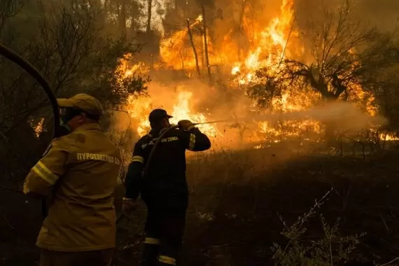 Greece wildfires continue to rage, toll reaches 2