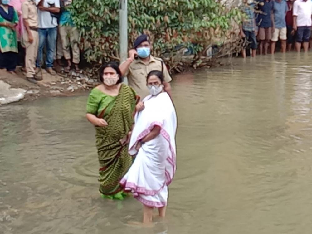 The Weekend Leader - Mamata blames Centre for floods in West Midnapore