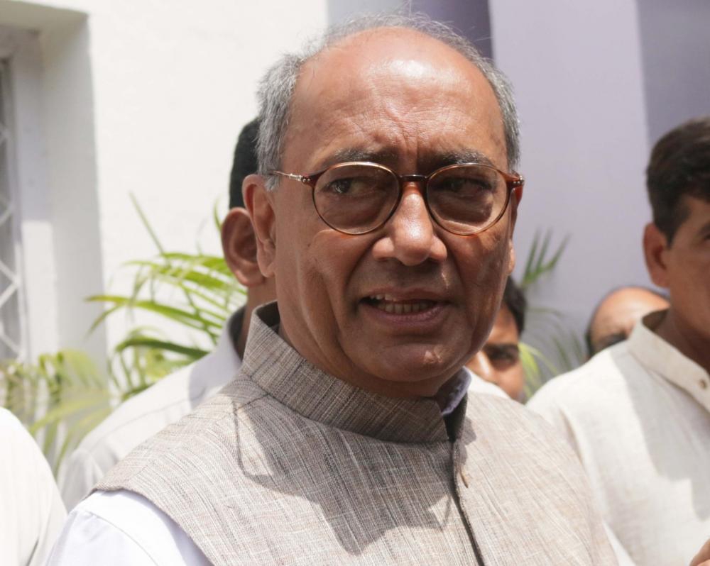 The Weekend Leader - Digvijaya draws analogy between RSS, Taliban