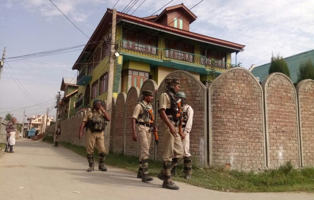 The Weekend Leader - NIA raids 16 places in Kashmir
