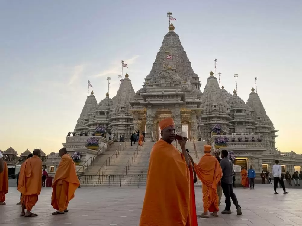 The Weekend Leader - Swaminarayan Akshardham in New Jersey: Largest Hindu Temple Outside Asia Opens Amid Controversies