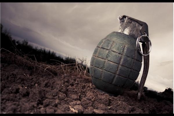 The Weekend Leader - Civilian, policeman injured in Srinagar grenade attack