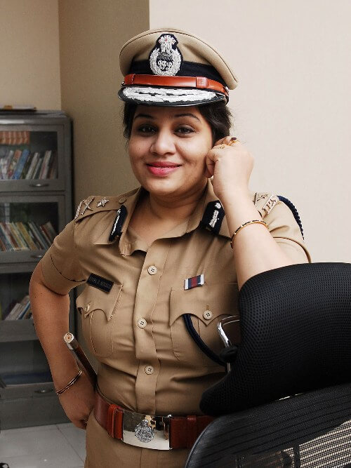 https://www.theweekendleader.com/admin/upload/11-05-18-02roopa3.jpg