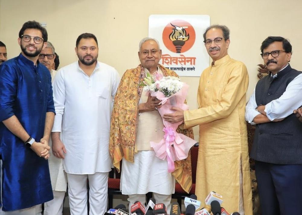 The Weekend Leader - Bihar CM Nitish Kumar Meets Uddhav Thackeray, Sharad Pawar in Effort to Forge Grand Alliance of Non-BJP Parties