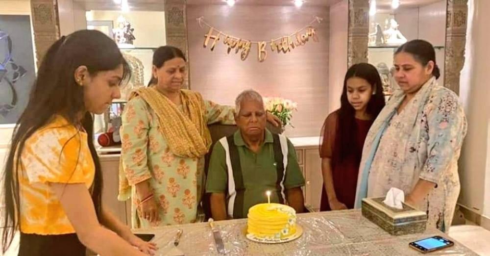 The Weekend Leader - Lalu celebrates 74th birthday in Delhi, daughter Misa shares photo