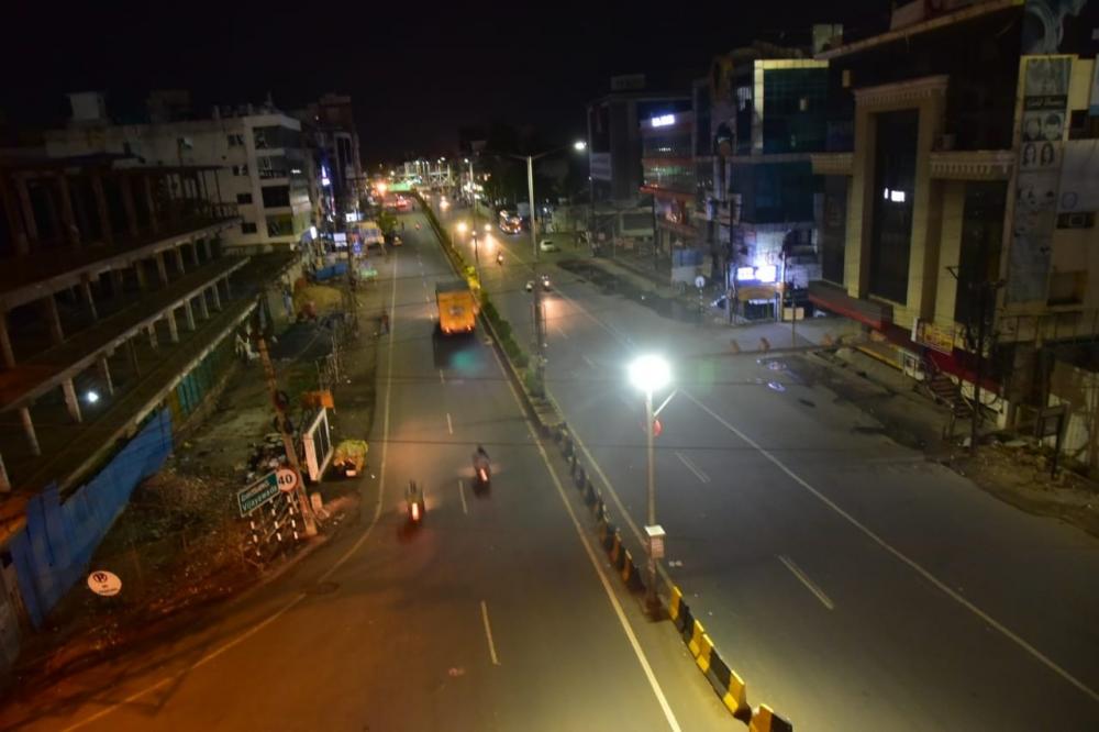 The Weekend Leader - Night curfew in UP relaxed by one hour