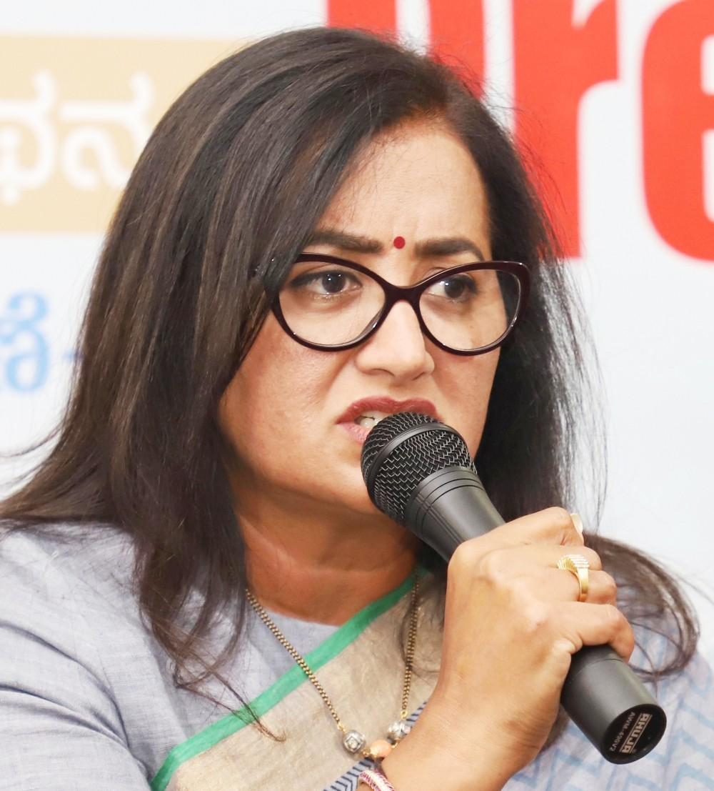 The Weekend Leader - Sumalatha in no mood to settle even as ex-CM calls for truce