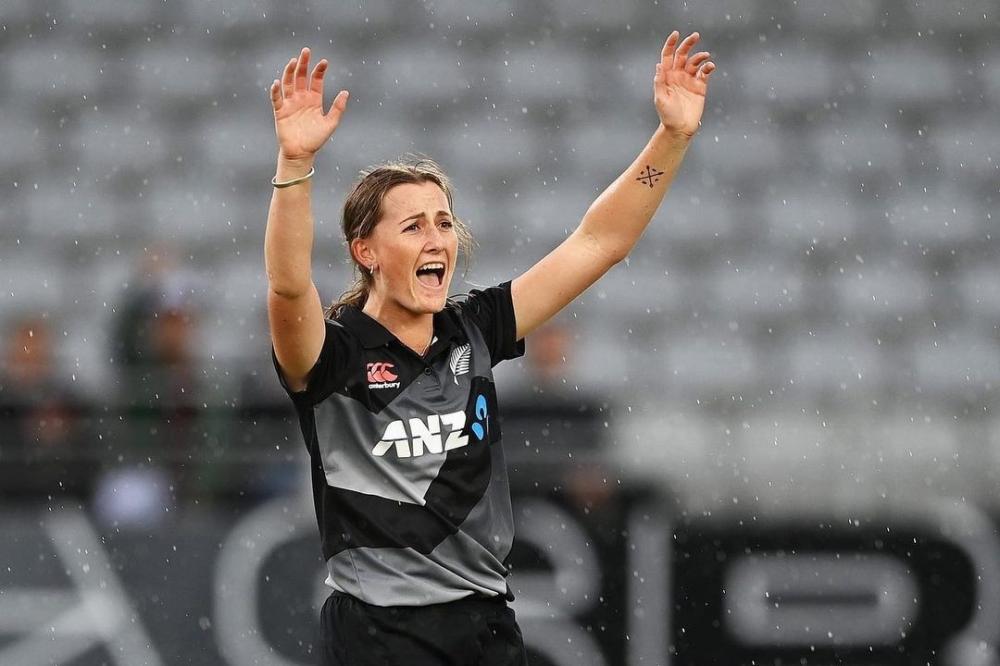 The Weekend Leader - NZ pacer Rosemary Mair out of England tour due to shin injury