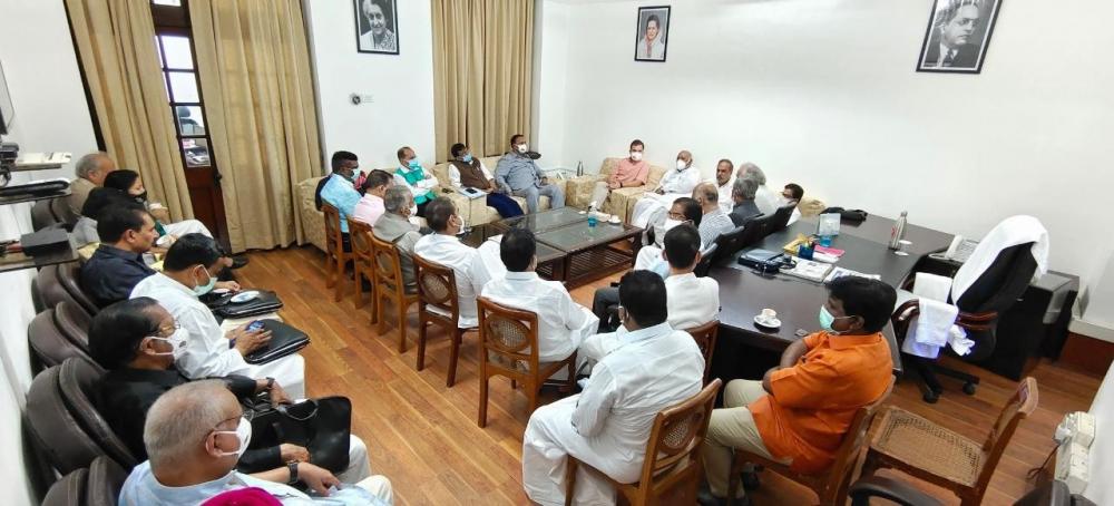 The Weekend Leader - 14 oppn leaders meet to devise parliamentary strategy