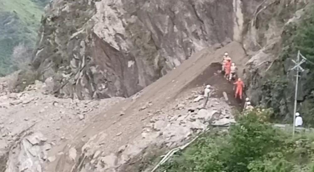 The Weekend Leader - 10 killed, 25 feared trapped in massive Himachal landslide