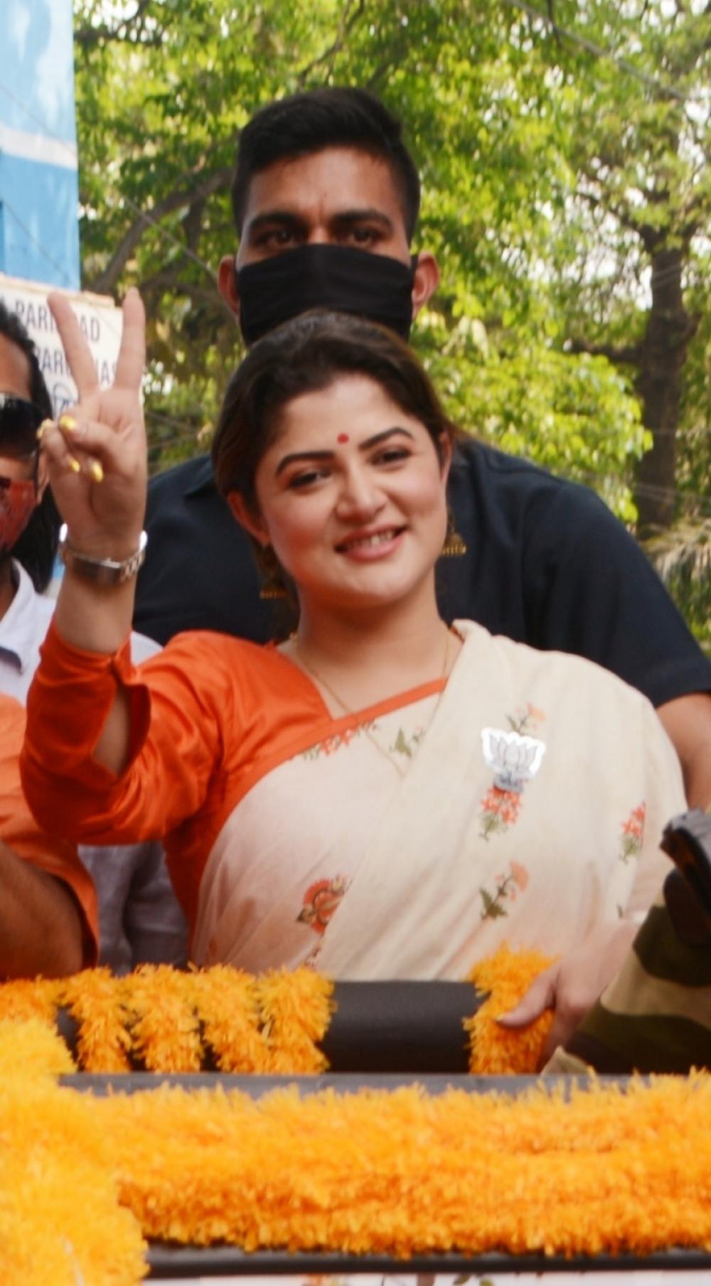 The Weekend Leader - Bengali actor Srabanti Chatterjee quits BJP