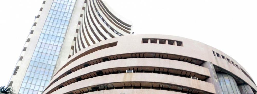 The Weekend Leader - Global cues pull equity markets down; Sensex down over 400 pts
