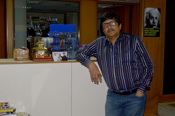 Success story of a pen manufacturer in Kolkata who started from scratch