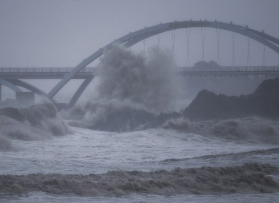 The Weekend Leader - China braces for strong winds, rain as typhoon Kompasu approaches