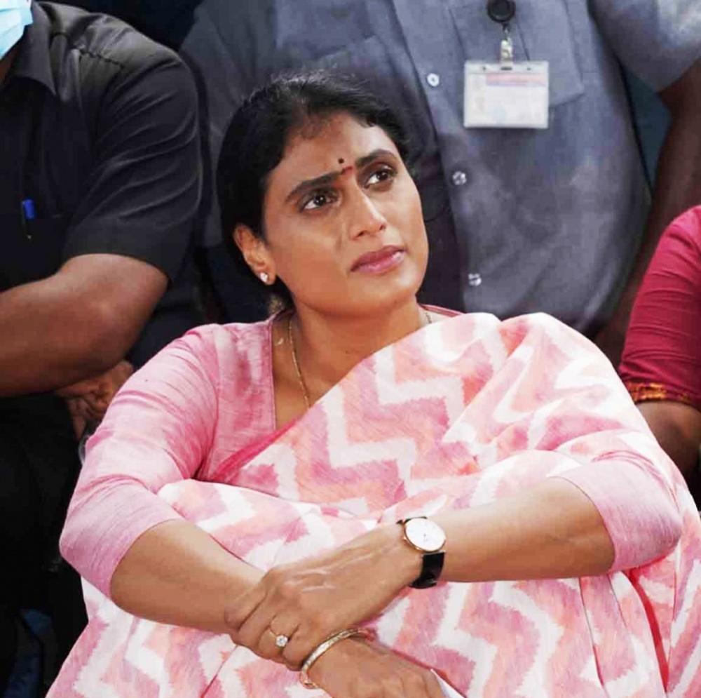 The Weekend Leader - Sharmila goes on fast, demands jobs for unemployed