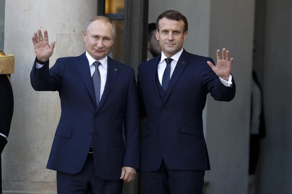 The Weekend Leader - Putin, Macron discuss situation in Lebanon, Ukraine by phone