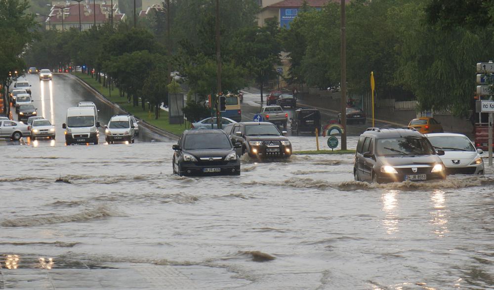The Weekend Leader - Flash floods kill 27 people in Turkey