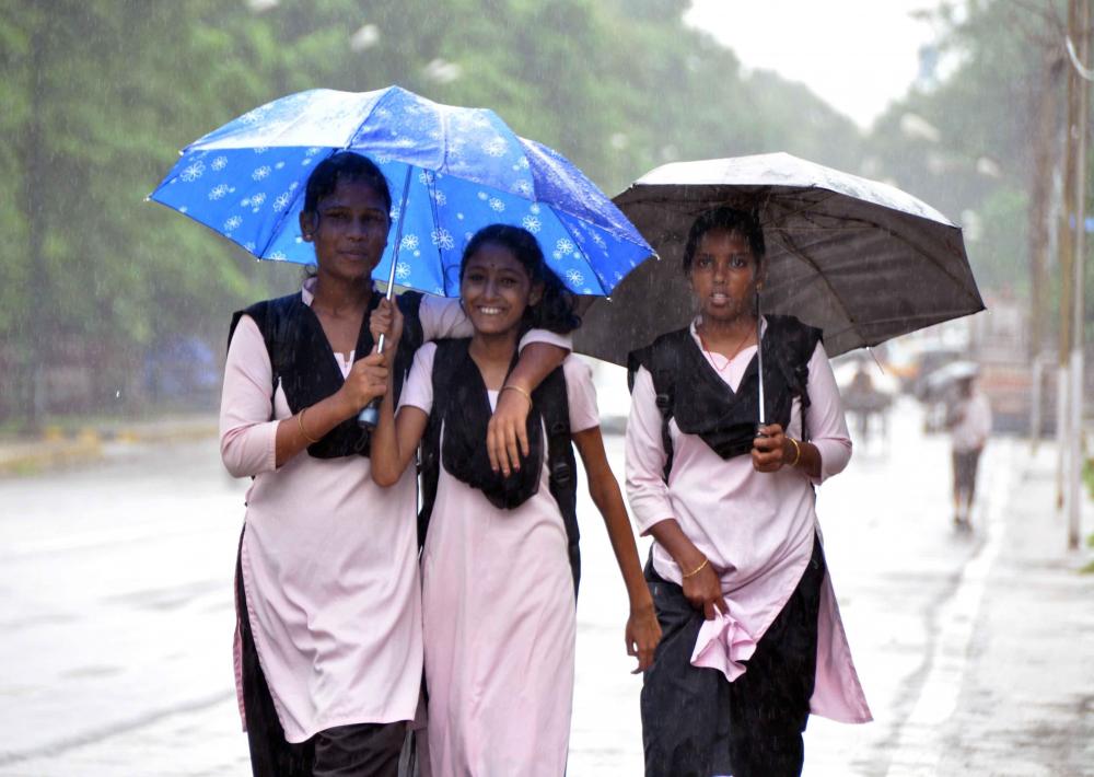 The Weekend Leader - Heavy rainfall continues in Odisha; schools closed in 12 districts