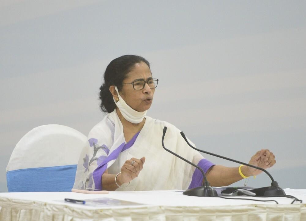 The Weekend Leader - Mamata unveils double-decker open-roof buses in Kolkata