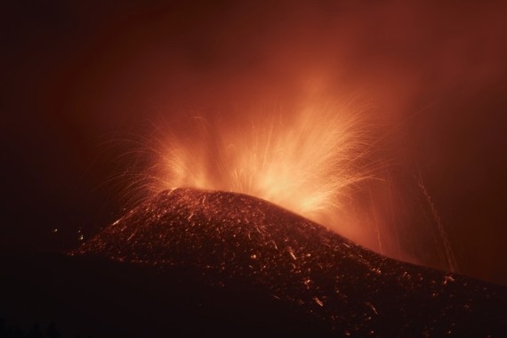 The Weekend Leader - Hundreds of residents evacuated amid volcanic eruption in Spain