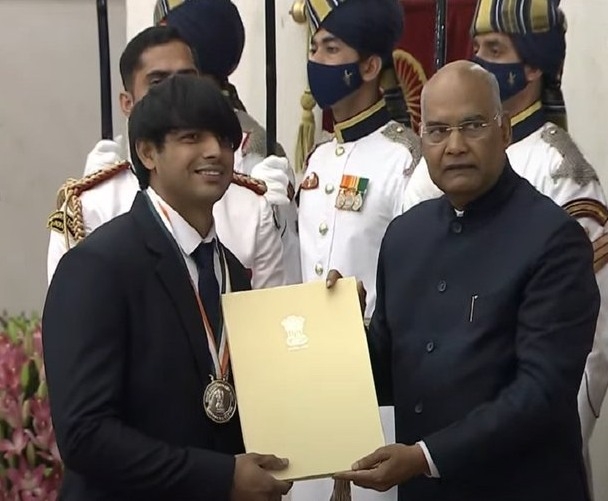 The Weekend Leader - Neeraj Chopra, Sumit Antil among 12 conferred Khel Ratna; 35 get Arjuna awards