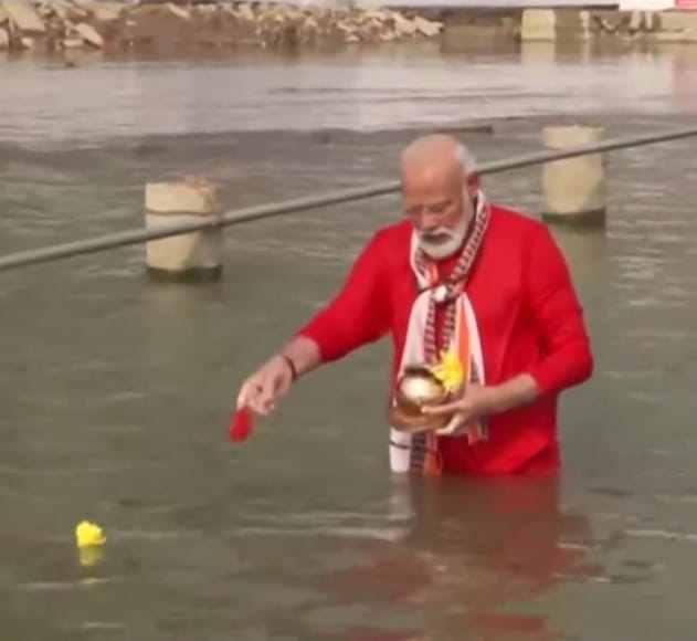 The Weekend Leader - Modi takes holy dip in Ganga before inaugurating Kashi Vishwanath Corridor