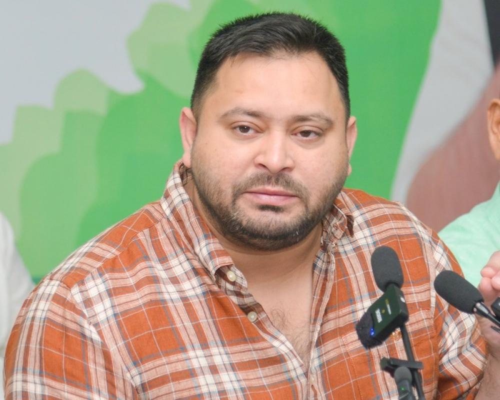 The Weekend Leader - Tejashwi Yadav Says Two NDA leaders Hold Dual Voter IDs, Questions EC’s Impartiality