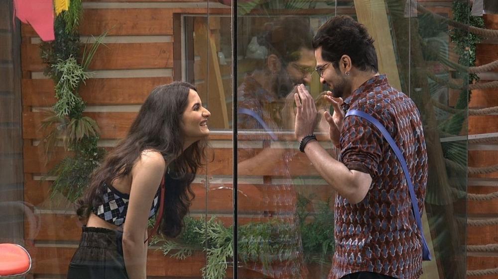 The Weekend Leader - Bigg Boss OTT': Raqesh Bapat's niece Isha likes Divya more than Shamita