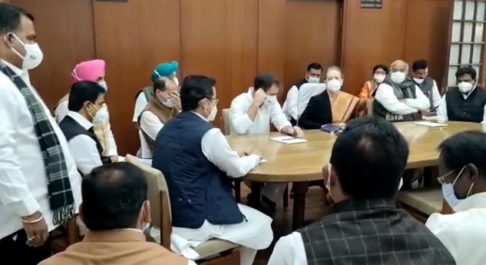 The Weekend Leader - Sonia meets opposition leaders to chalk out common strategy